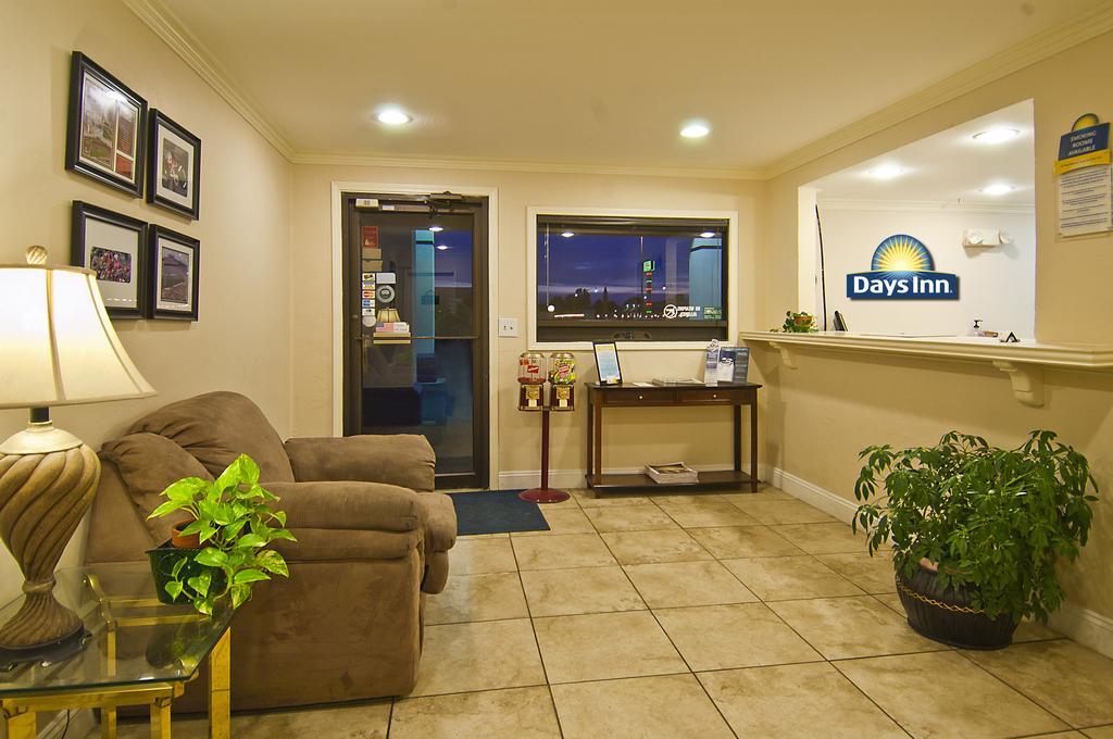 Days Inn Норман Экстерьер фото