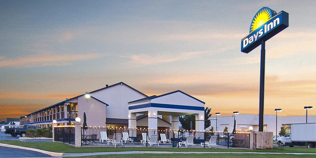 Days Inn Норман Экстерьер фото